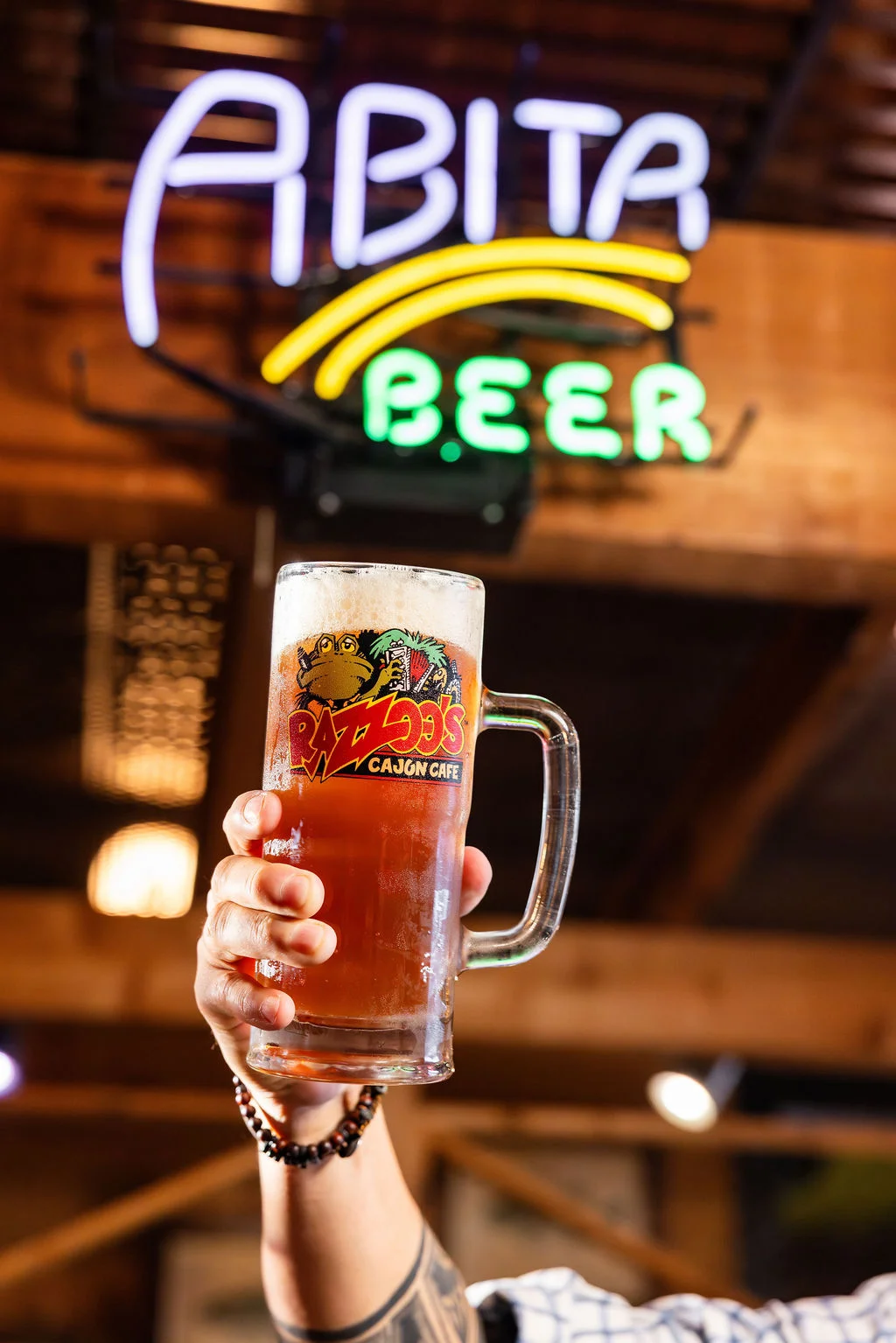 04.2026 Razzoos Social Lifestyle Bar Neon Signs Abita Beer Mug Close Up Alt 01